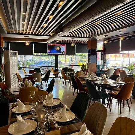 Ujvara Hotel Golem (Tirana)