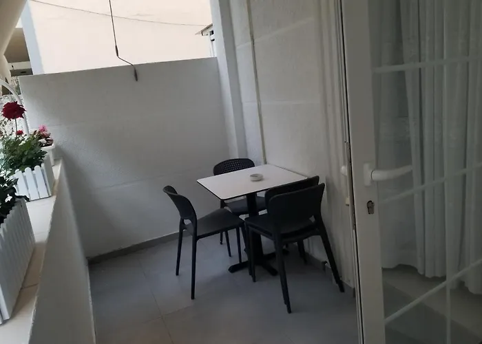 Ujvara Hotel Golem (Tirana)